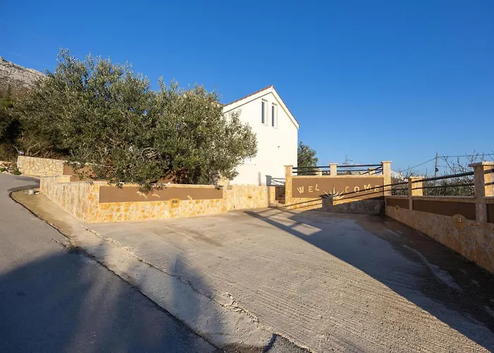 Amazing Home In Kastel Sucurac